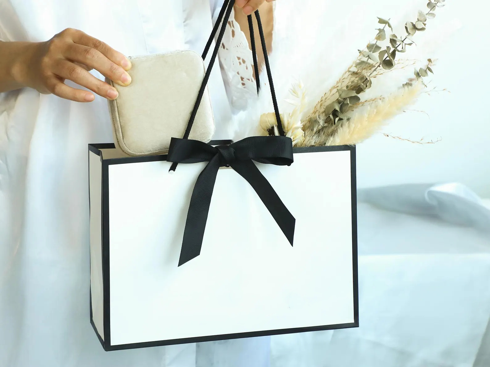 Customizable Gift Bag — Elegant &amp; Sustainable Packaging