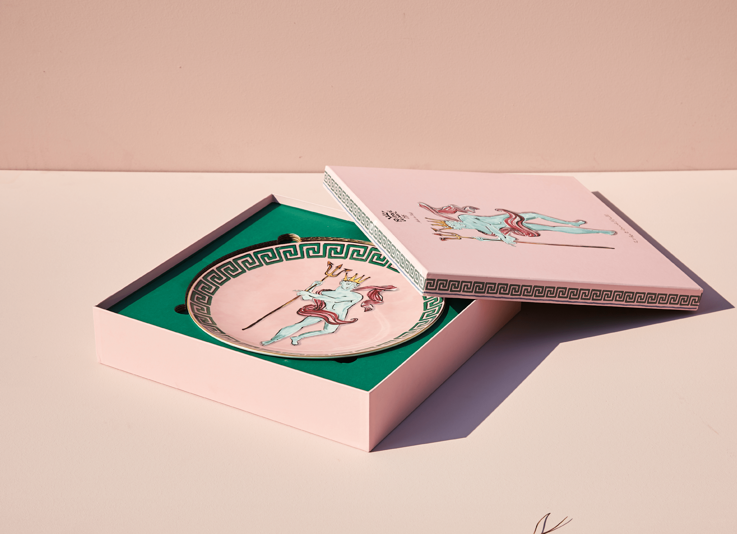Il Viaggio di Nettuno Pink Place Holder/Centerpiece by Luke Edward Hall