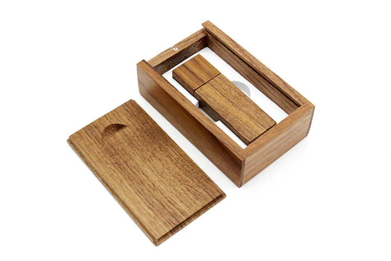 Artisan Moroccan Leather USB Drive – Handcrafted Cover &amp; Gift Box